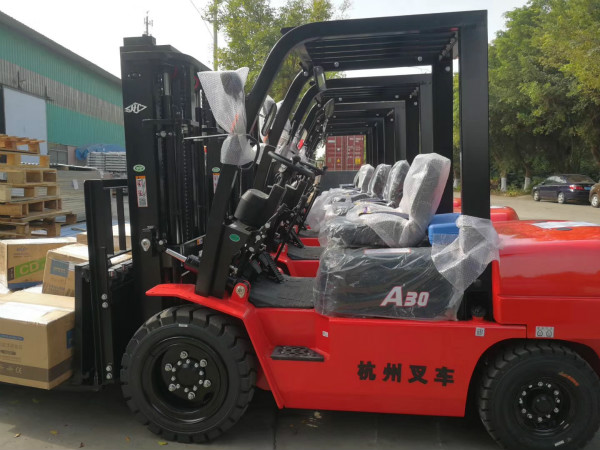 叉車轉(zhuǎn)向沉重？叫你這些方法排除！