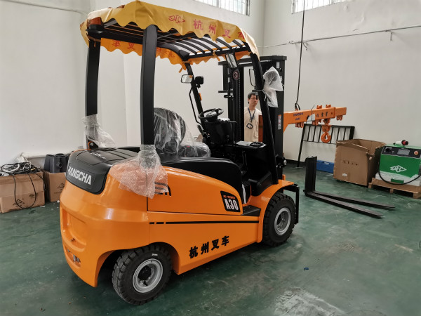 【叉車保養(yǎng)小知識】叉車電池怎樣加水才正確？